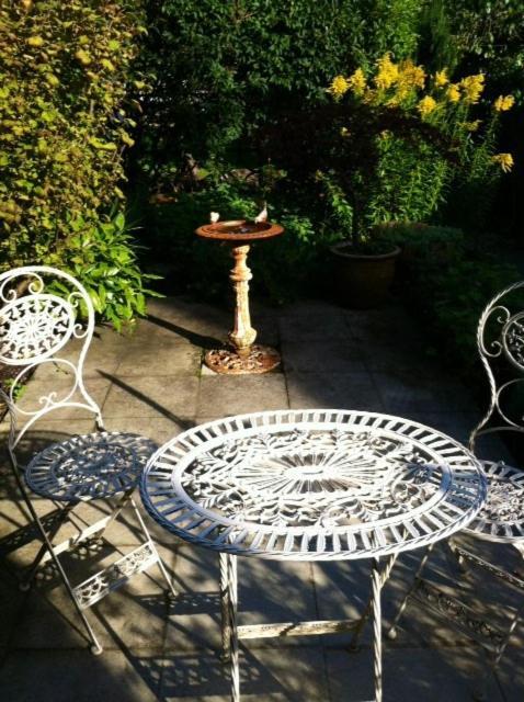Number 5 Bed & Breakfast Shaftesbury Exterior photo