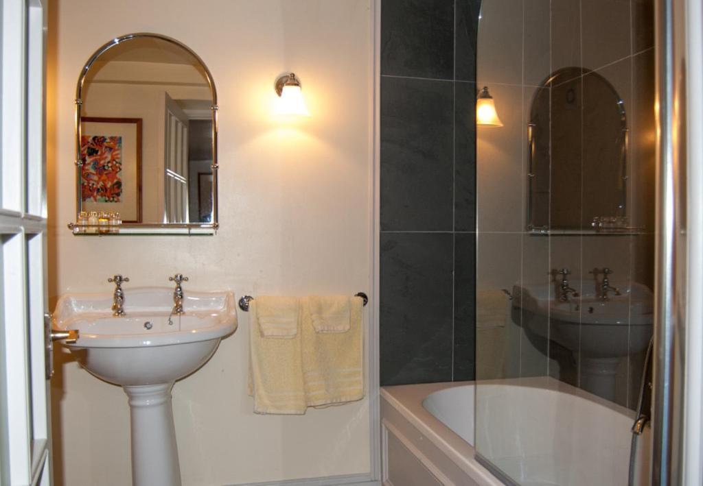 Number 5 Bed & Breakfast Shaftesbury Room photo